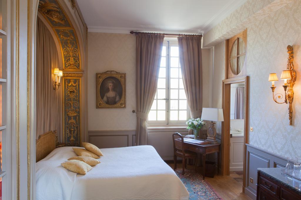 Chateau-Hotel De Bourron Exteriör bild